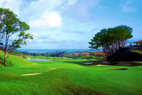 楽天GORA特選ゴルフツアー in 沖縄3日2ラウンド〈年末リゾートゴルフ謝恩スペシャル〉